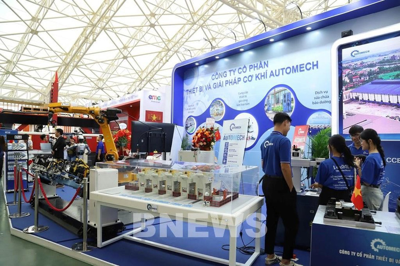 Vietnam’s manufacturing industry is now at a pivotal stage, with international trade emerging not only as a channel for expanding markets but also as a powerful driver for enterprises to transform and upgrade their capacity. (Photo: VNA)