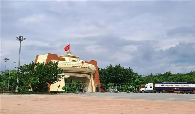 The Lao Bao (Vietnam) – Densavan (Laos) international border gate (Photo: VNA)