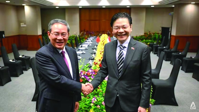 Chinese Premier Li Qiang arrives in Singapore on October 25 for an official visit at the invitation of Singaporean Prime Minister Lawrence Wong, (Photo: dailyasianage.com)