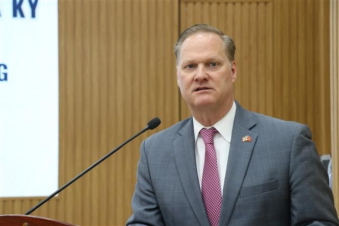Stephen L. Green, Commercial Counsellor at the US Embassy in Vietnam, speaks at the workshop. (Photo: VNA)