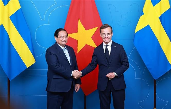 Vietnamese Prime Minister Pham Minh Chinh (L) and his Swedish counterpart Ulf Kristersson. (Photo: VNA)