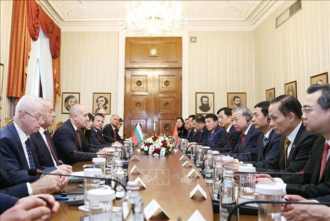 Party General Secretary To Lam holds talks with Bulgarian President Rumen Radev. (Photo: VNA)