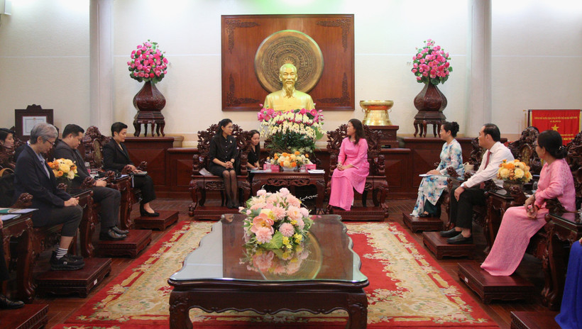 The working session between the Thai business delegation led by Ambassador Urawadee Sriphiromya and Nguyen Thi Ngoc Diep, Vice Chairwoman of the municipal People’s Committee, on October 29 (Photo: VNA)