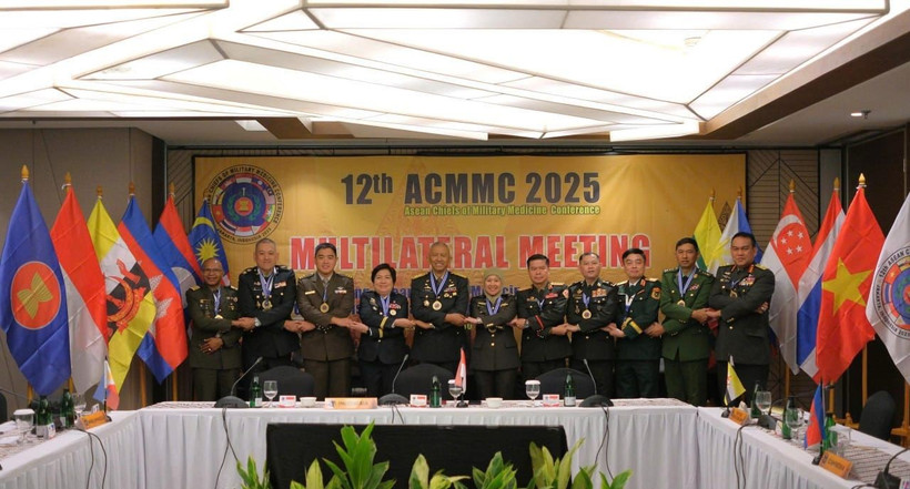 Military medical leaders from 10 ASEAN countries and Timor-Leste at the conference. (Photo: VNA)