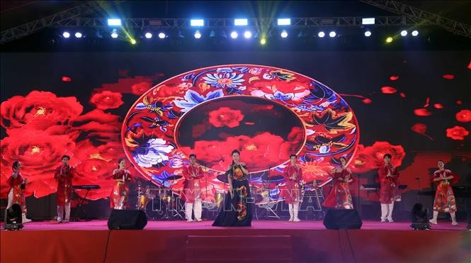 An art performance at the festival (Photo: VNA)
