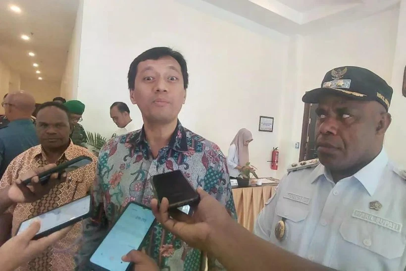 Director General of Human Rights Services and Compliance at the Human Rights Ministry, Munafrizal Manan (center) (Photo: ANTARA)