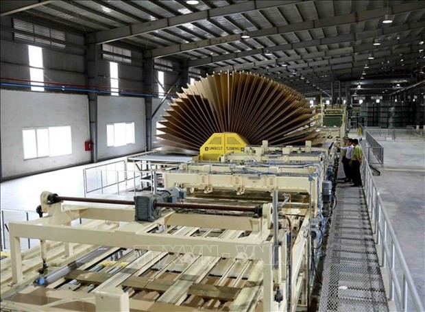 Wood processing. (Photo: VNA/VNS)