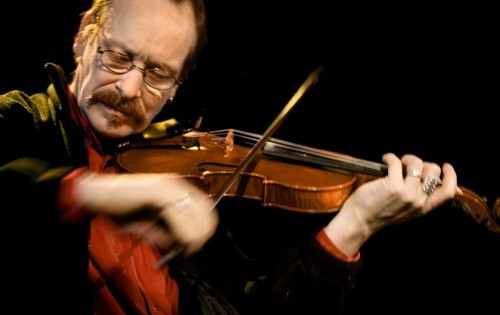 Mats Edén, one of Sweden’s foremost performers of folk and world music, will perform in Hanoi on August 5. (Photo: www.dynamik.se)