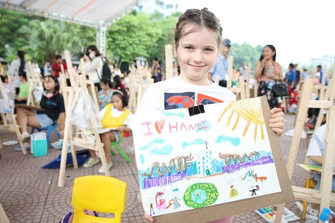 The drawing contest is open to both international and Vietnamese children aged 6 to 15. (Photo: VNA)