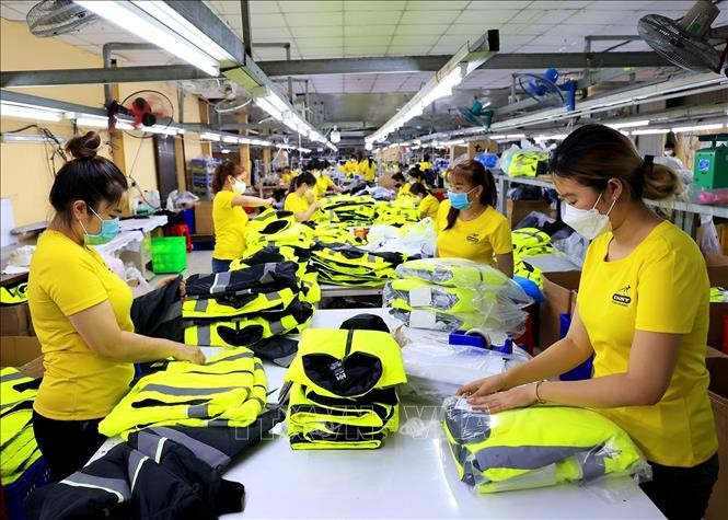 Vietnamese textile, footwear exporters eye target markets (Photo: VNA)