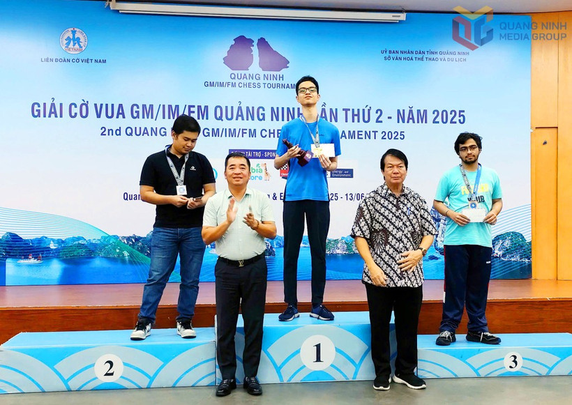 At the award ceremony (Photo: VNA)