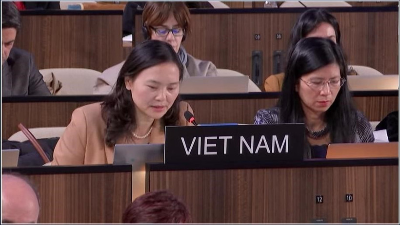 Ambassador Nguyen Thi Van Anh, Permanent Representative of Vietnam to UNESCO, presents the initiative at the meeting. (Photo: VNA)