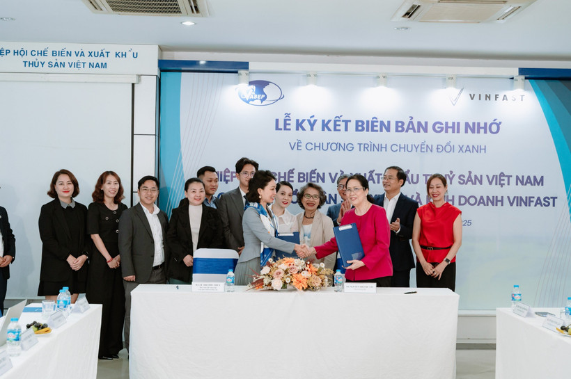 VinFast and VASEP sign a cooperation agreement on February 26 to promote green transition and sustainable development. (Photo: VASEP)