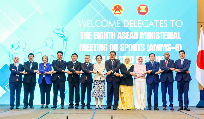 Delegates pose for a group photo (Photo: baochinhphu)