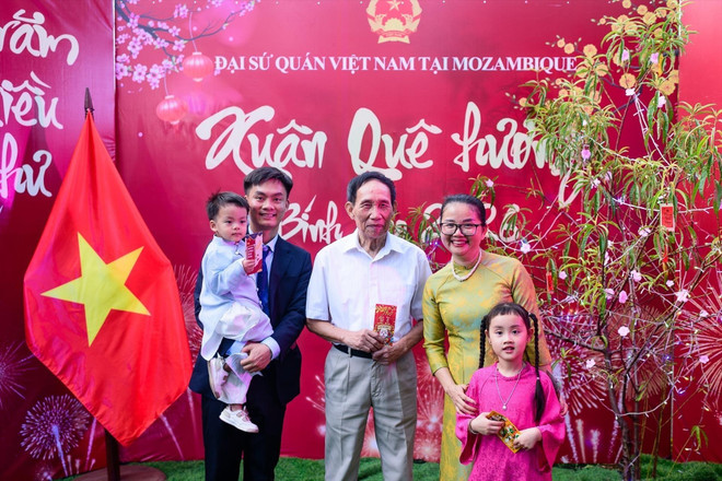 Overseas Vietnamese gather at the reunion in Maputo (Photo: Vietnamese Embassy in Mozambique)