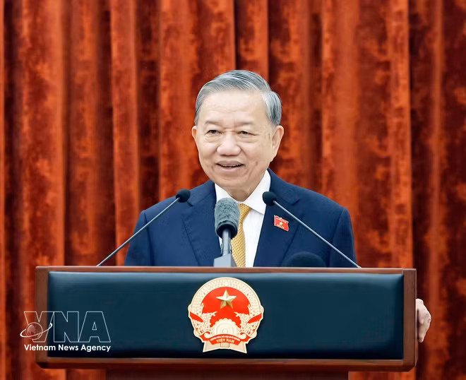 Party General Secretary and State President To Lam speaks at the meeting with officials and staff of the Presidential Office on April 7. (Photo: VNA)