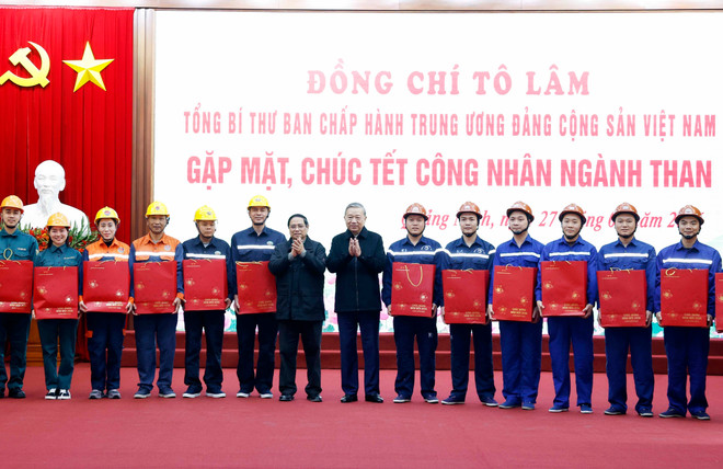 vna-potal-tong-bi-thu-to-lam-gap-mat-chuc-tet-cong-nhan-nganh-than-tai-quang-ninh-8553653.jpg