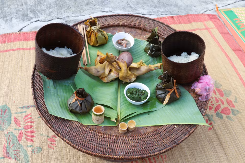 Offerings include boiled chicken, upland sticky rice, liquor, fish, pork, and stream moss salad. (Photo: VNA)