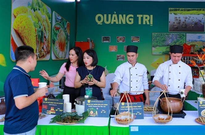 Booths introduce local specialties and culinary highlights from provinces and cities nationwide. (Photo: VNA)