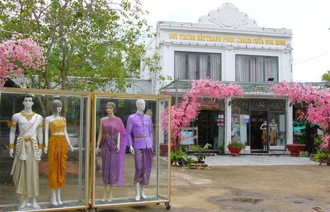The pagoda also displays traditional Khmer costumes within its compound. (Photo: VNA)