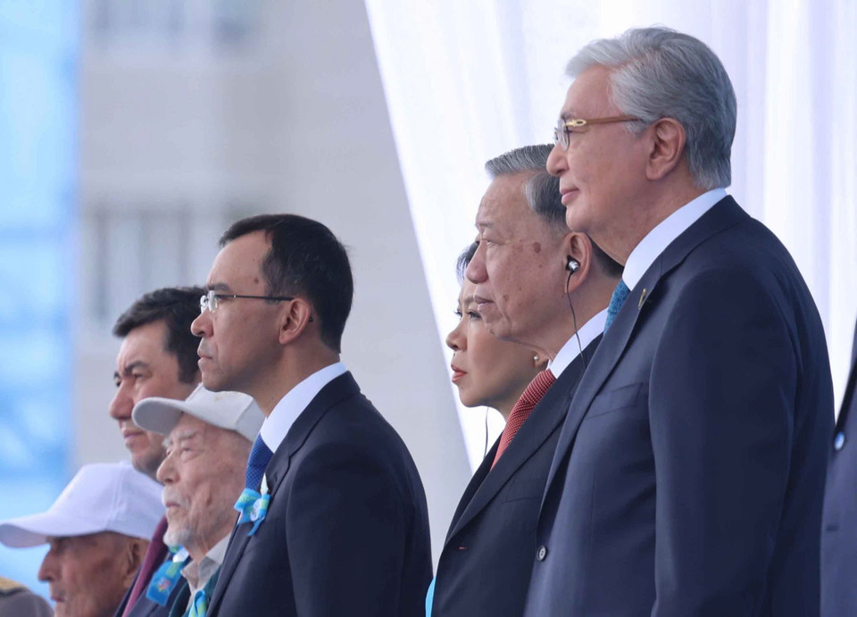 General Secretary To Lam and President of Kazakhstan Kassym-Jomart Tokayev attend the ceremony. (Photo: VNA)
