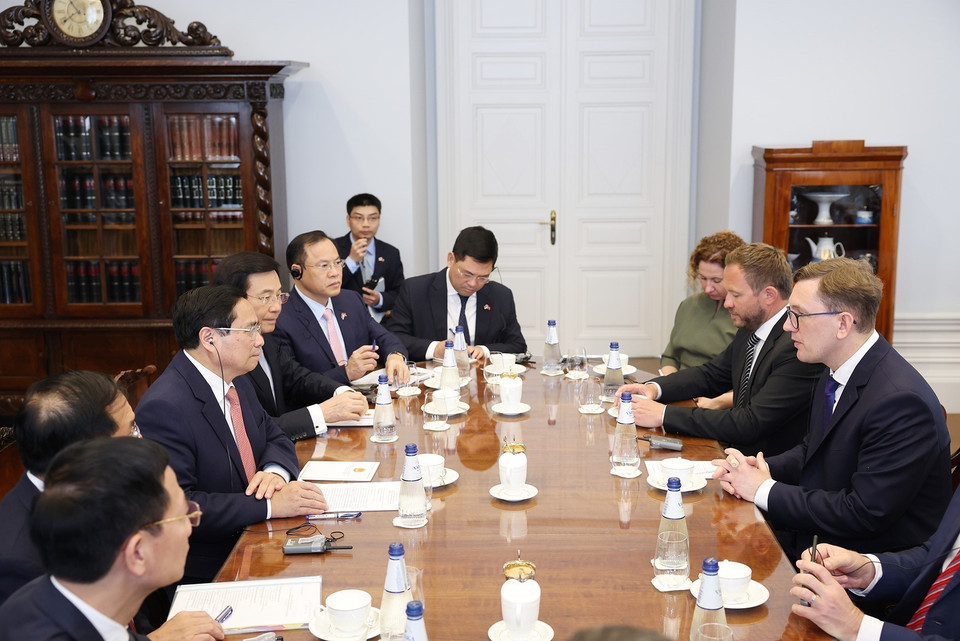 Prime Minister Pham Minh Chinh holds talks with Prime Minister Kristen Michal. (Photo: VNA)