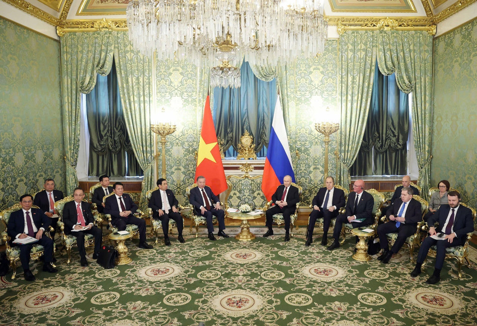 Party General Secretary To Lam holds a brief meeting with Russian President Vladimir Putin at the Kremlin. (Photo: VNA)