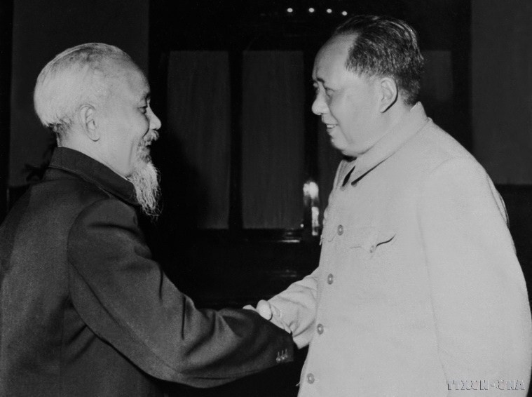 From 1945 to 1954, Vietnam’s diplomacy pushes forward political and legal struggles, while wining international support and establishing relations with 10 socialist countries. In photo: President Ho Chi Minh and Chairman of the People's Republic of China, Mao Zedong, in Beijing, 1960. (Photo: VNA)