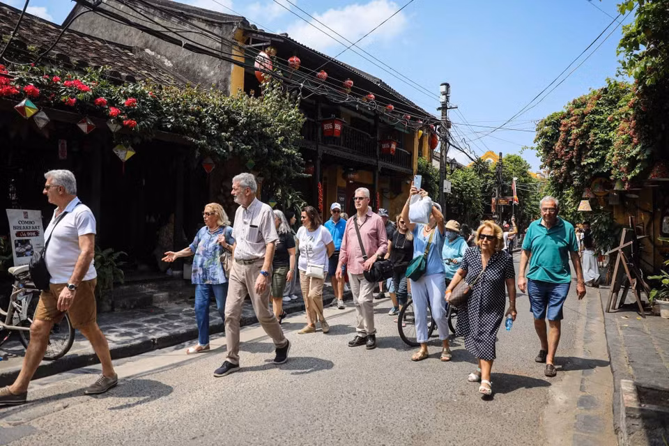 International tourists visiting Hoi An Ancient Town. (Photo: VNA)