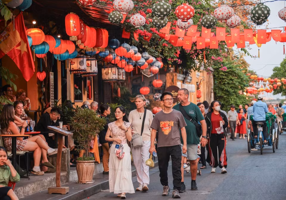 Hoi An preserves its cultural identity and ancient charm, attracting many domestic and international visitors seeking entertainment and exploration in Quang Nam. (Photo: VNA)