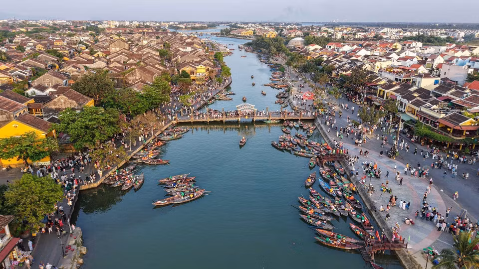 Hoi An has been well-preserved, maintaining its distinctive historical and cultural values that captivate tourists. (Photo: VNA)