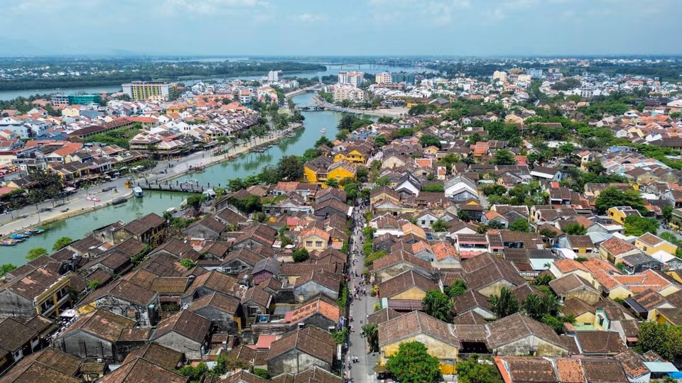 Situated along the Hoai River, Hoi An Ancient Town boasts a blend of poetic and timeless architecture, leaving a lasting impression on visitors. (Photo: VNA)