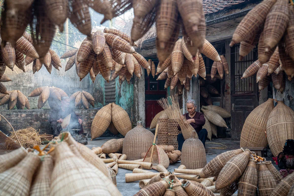 Village artisans continue to uphold the legacy passed down by their ancestors. (Photo: VNA)