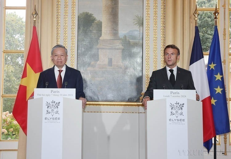 Party General Secretary and President To Lam and French President Emmanuel Macron announce the lifting of relations to a Comprehensive Strategic Partnership, during the former’s official visit to France on October 6-7, 2024. (Photo: VNA)
