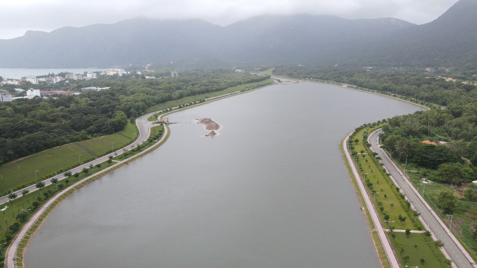 In the decades following its liberation, Con Dao has received significant investments in infrastructure, creating a modern and synchronized transportation network. (Photo: VNA)