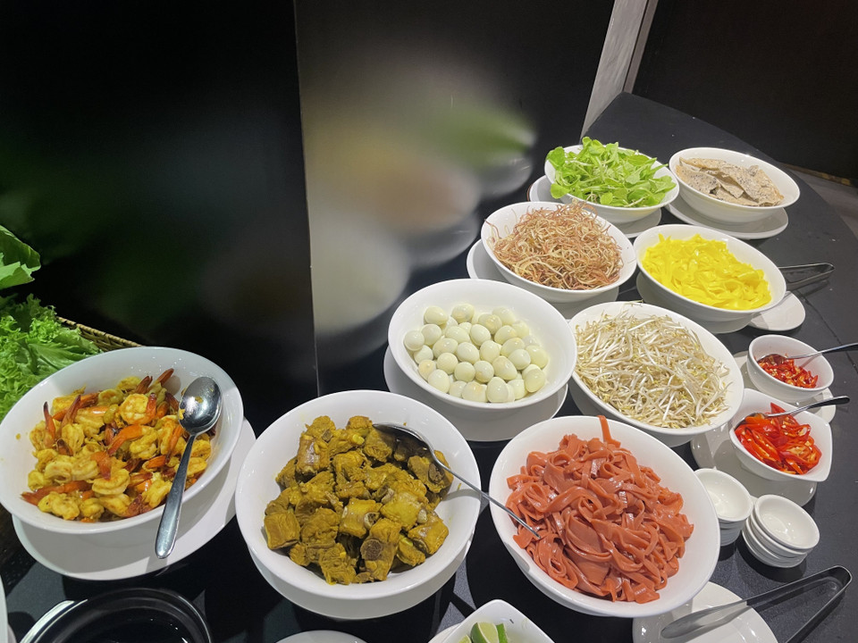 Quang Nam-style noodles with shrimp, pork and quail eggs, is a favourite at Chic Restaurant, Ho Chi Minh City. (Photo: VNA)