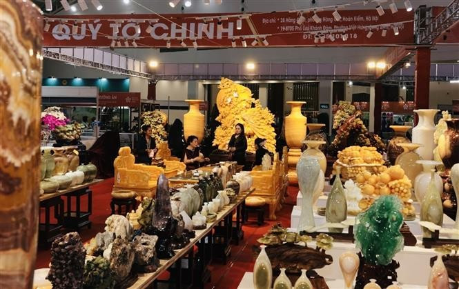 Handicraft stone products on display. (Photo: VNA)