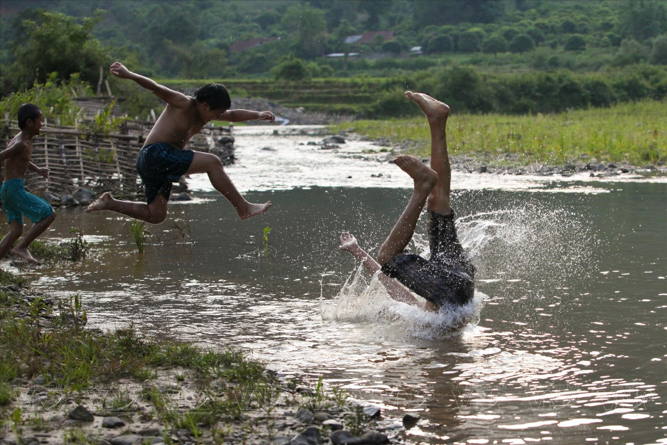 With its cultural values, bathing in streams expects to contribute to attracting tourists to the Northwest region. (Photo: VNA)