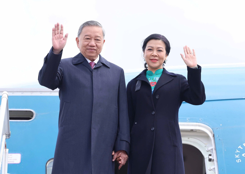 General Secretary To Lam and his spouse arrive in Minsk, beginning a State visit to the Republic of Belarus. (Photo: VNA)