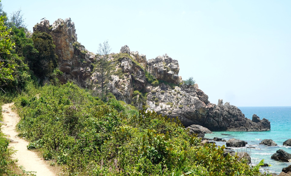 Vi Rong Cape still retains its wild and mysterious features. (Photo: VNA)