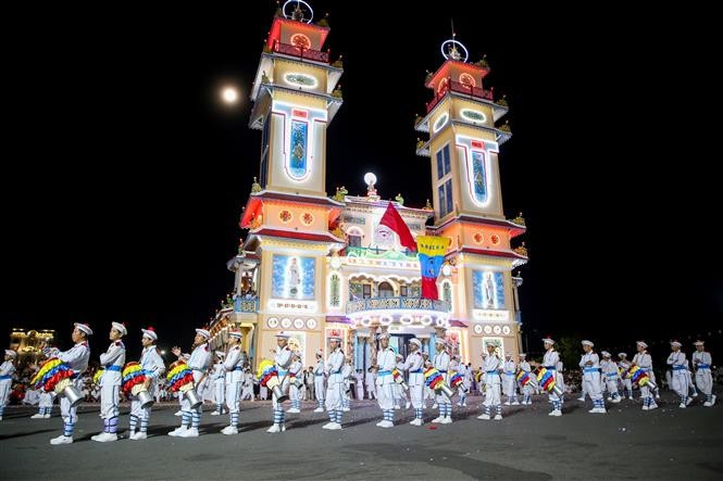 The Chhay Dam drum dance – recognized as a national intangible cultural heritage – performed at the Cao Dai Holy See in Tay Ninh. (Photo: VNA)