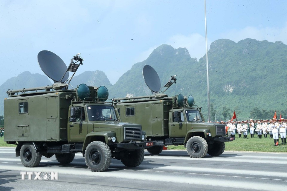 Electronic warfare vehicles during the joint rehearsal. (Photo: VNA)