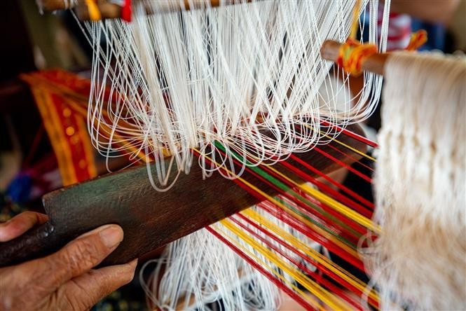 The patterns on Cham brocade fabrics are diverse and colorful. (Photo: VNA)