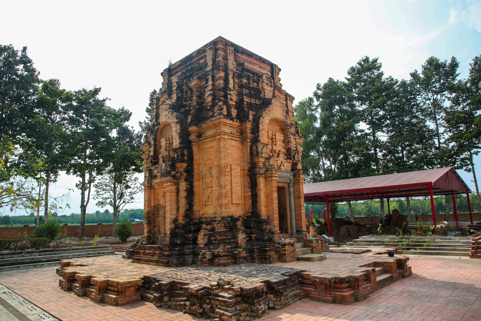 Chot Mat Tower is an ancient architectural work, representing the Oc Eo cultural imprint in the southern region. (Photo: VNA)