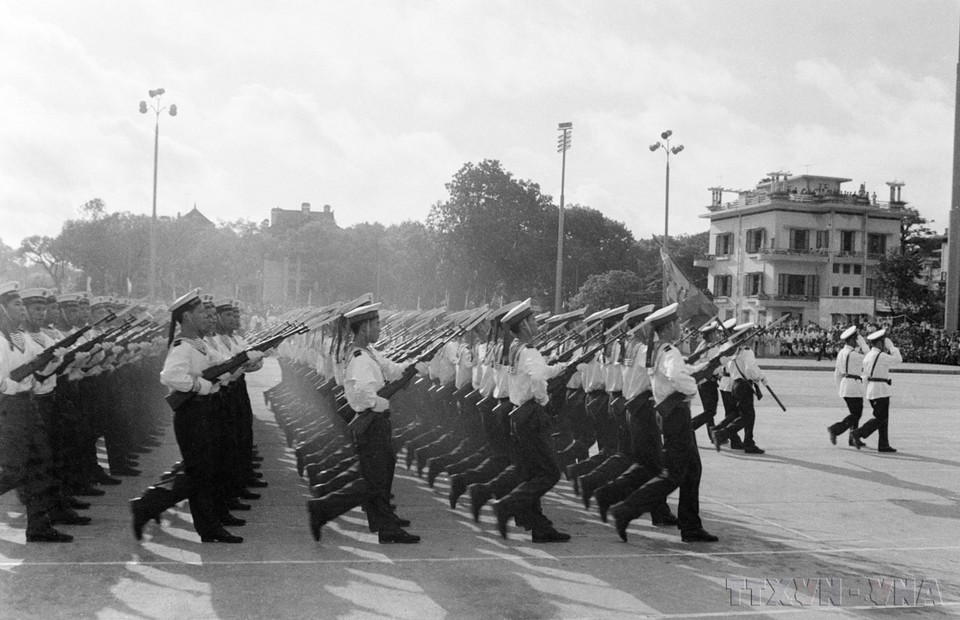 Naval troops parading past the grandstand. (Photo: VNA)