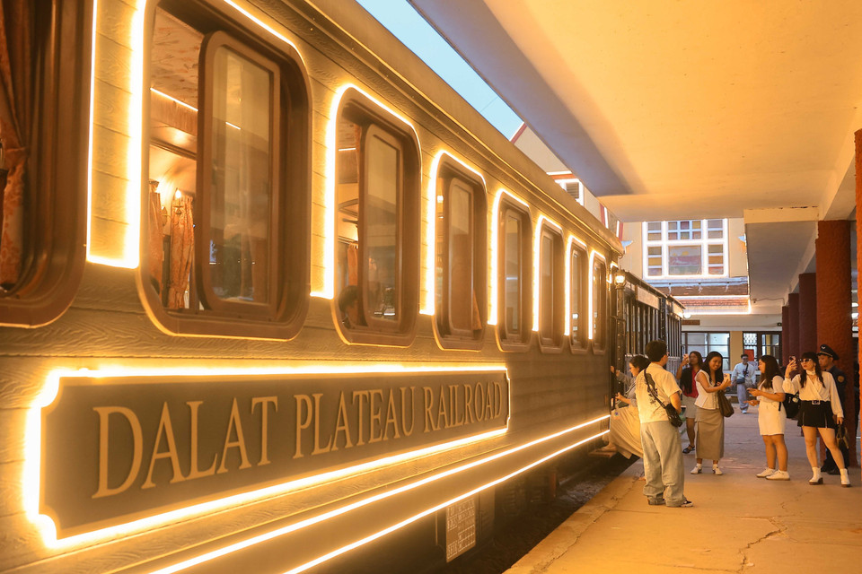 The “Dreamy night in Da Lat” train is proving popular among travellers to the highlands. (Photo: VNA)