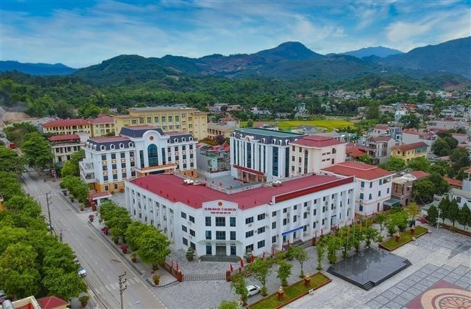 Dien Bien Phu City's administrative area is spacious and well-built, becoming a civilized and modern type II urban area in the Northwest region. (Photo: VNA)