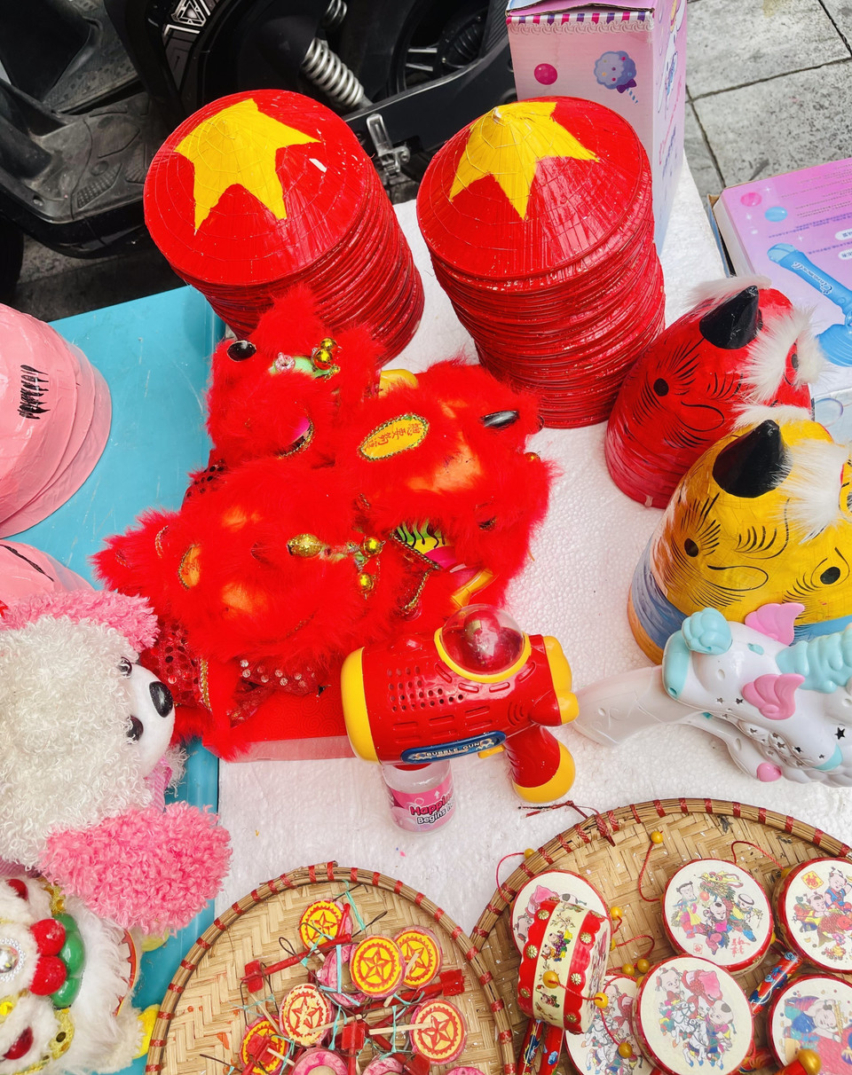 Traditional Mid-Autumn toys displayed at shops on Hang Ma Street (Hoan Kiem ward, Hanoi). (Photo: VNA)