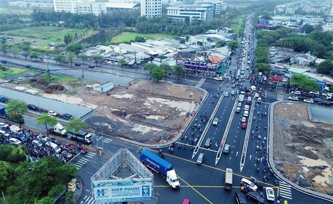 The Nguyen Van Linh – Nguyen Huu Tho interchange has recently opened two underpasses to traffic, helping to reduce congestion in the area. (Photo: VNA)
