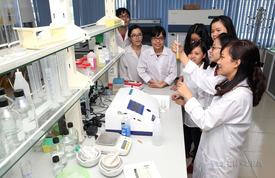 In October 2010, the French-funded University of Science and Technology of Hanoi (also known as the Vietnam-France University) opens its first course. This is one of four universities that meet international standards in Vietnam. (Photo: VNA)